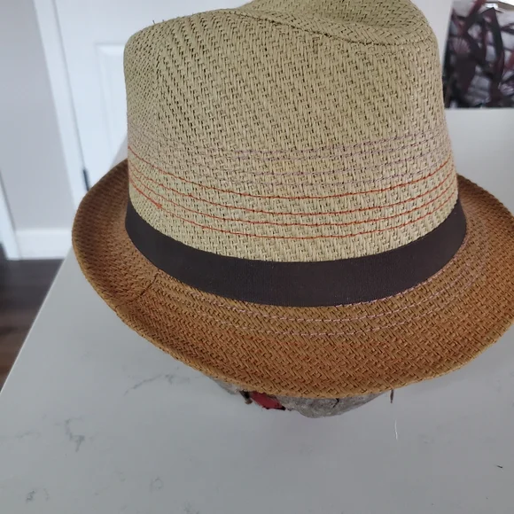 Roxy Stylish Two-Tone Fedora Straw Hat - Picture 2 of 6